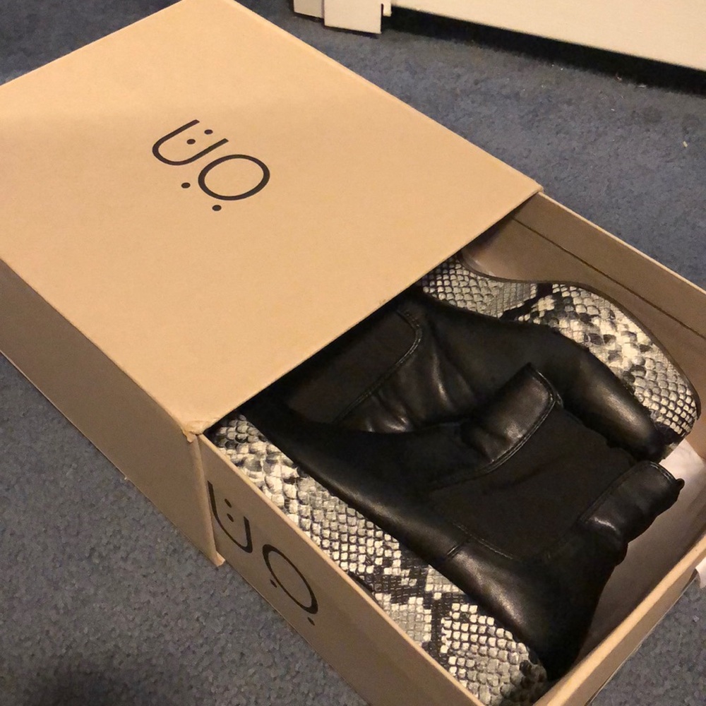 **SOLD** Urban Outfitters Snakeskin Platform Boots